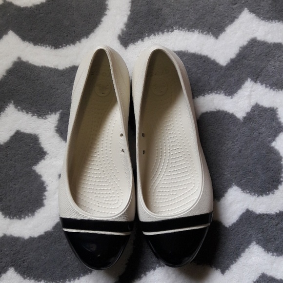 CROCS Shoes - Croc shoes size 7!!